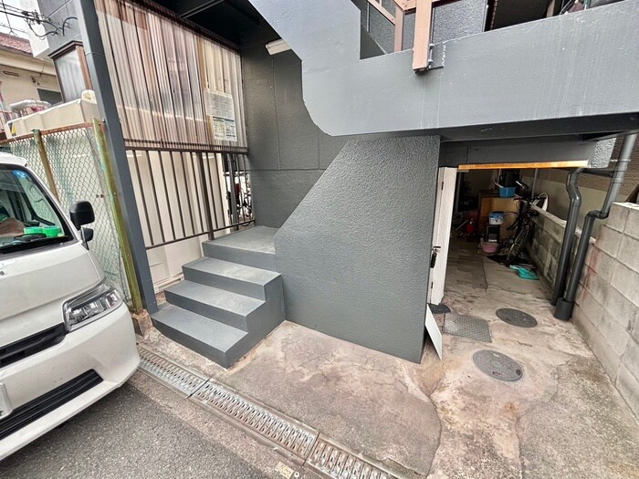 物件外観写真5　(エントランス部分)