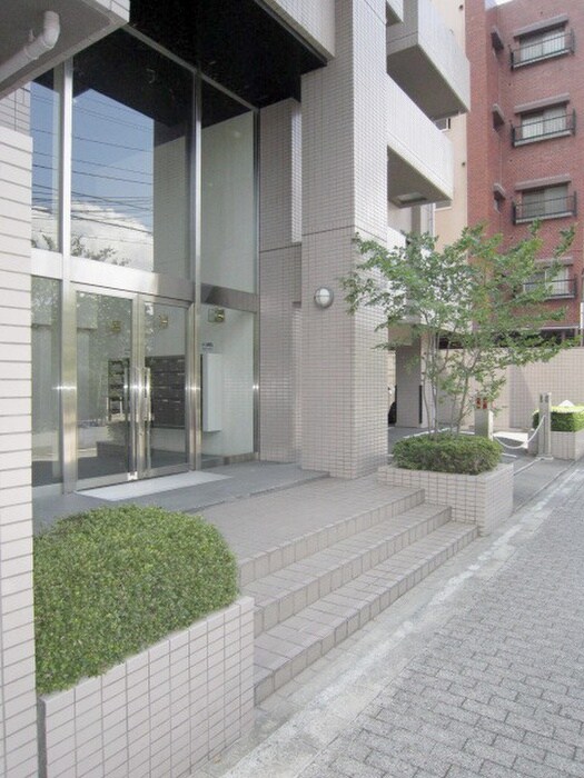 物件外観写真5　(エントランス部分)