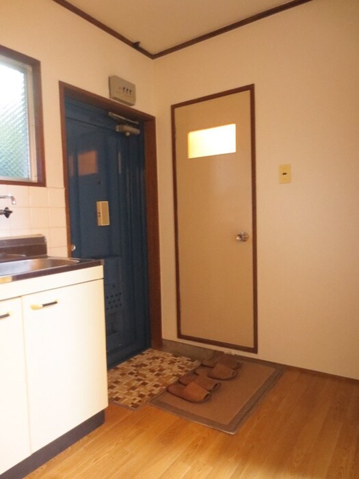 物件内観写真6　(玄関)