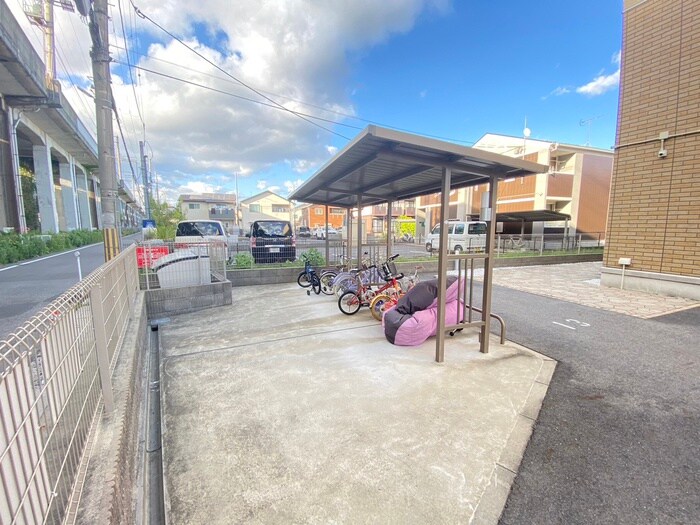 物件外観写真4　(駐輪場)