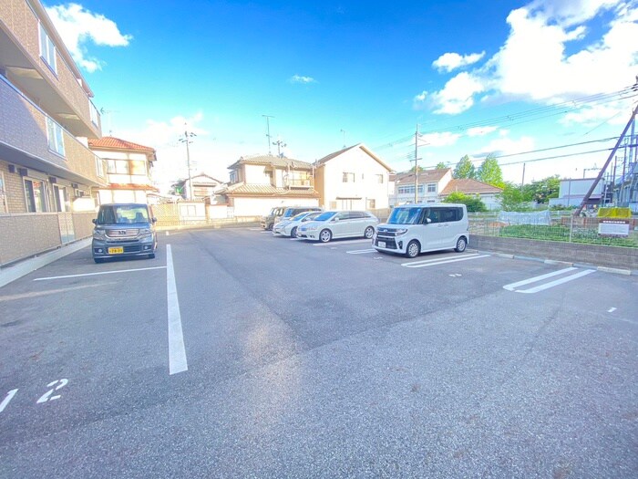 物件外観写真5　(駐車場)