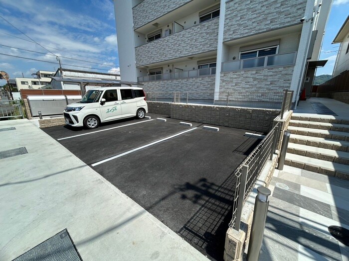 物件外観写真6　(駐車場)