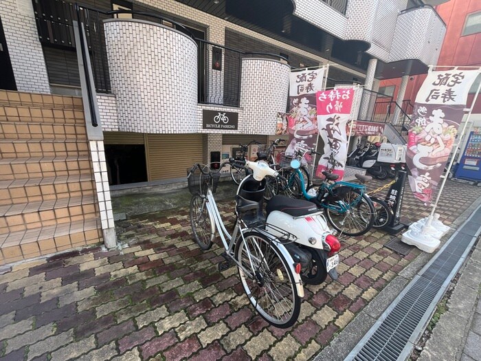 物件外観写真6　(駐輪場)