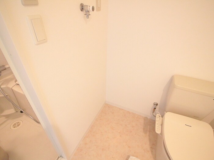 物件内観写真14　(洗濯機置場)