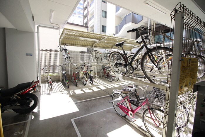 物件外観写真4　(駐輪場)
