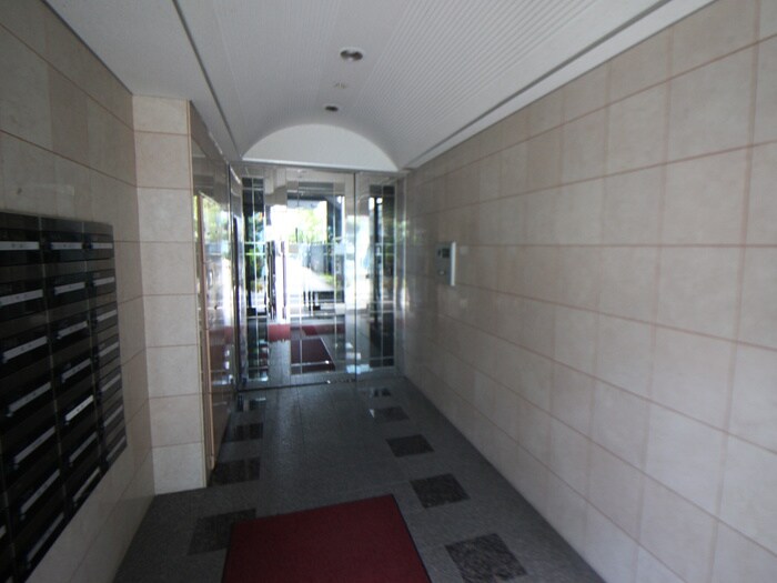 物件外観写真4　(エントランス部分)