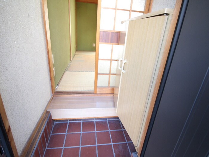 物件内観写真16　(玄関)