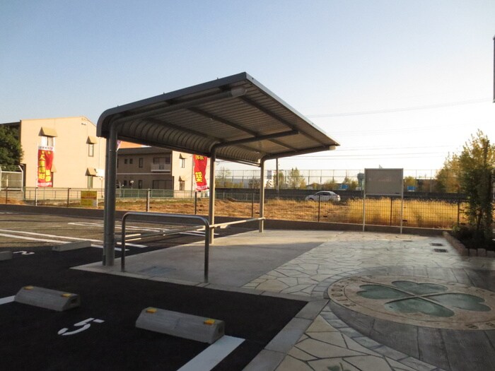 物件外観写真3　(駐輪場)