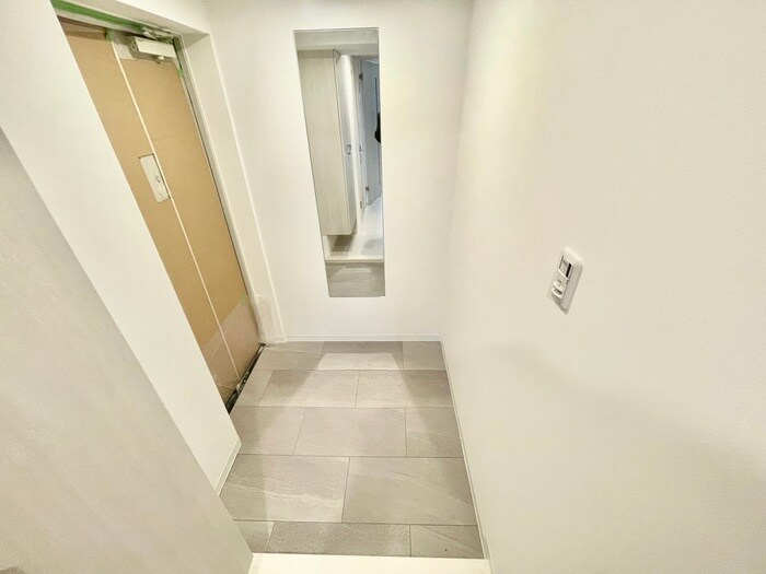 物件内観写真7　(玄関)