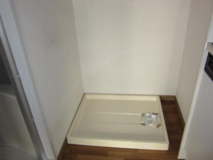 物件内観写真13　(洗濯機置場)