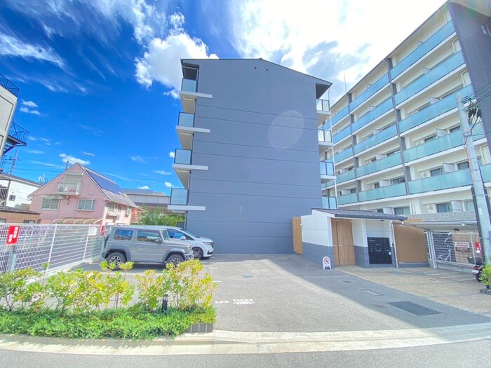 物件外観写真2　(駐車場)