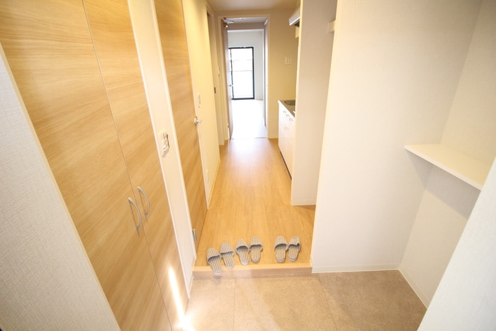 物件内観写真17　(玄関)