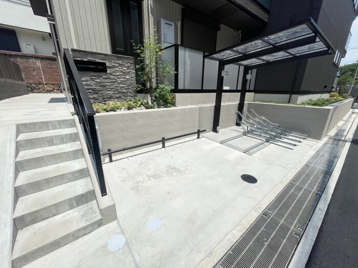 物件外観写真5　(駐輪場)