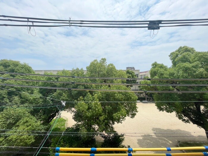 物件内観写真16　(室内からの展望)