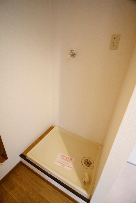 物件内観写真10　(洗濯機置場)