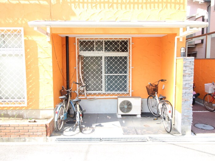 物件外観写真4　(駐輪場)