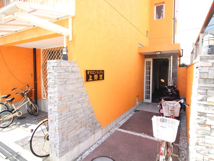 物件外観写真5　(エントランス部分)