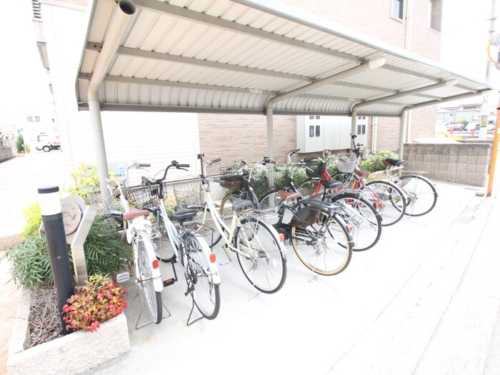 物件外観写真6　(駐輪場)