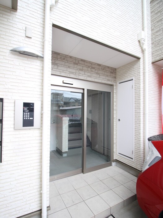 物件外観写真3　(エントランス部分)