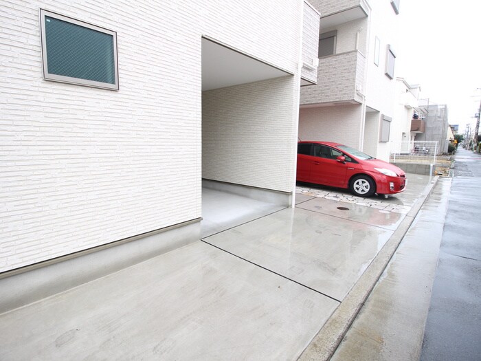 物件外観写真4　(駐車場)