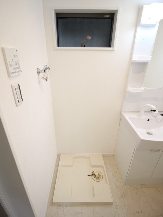 物件内観写真18　(洗濯機置場)