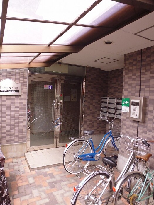 物件外観写真5　(エントランス部分)