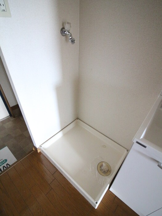 物件内観写真18　(洗濯機置場)