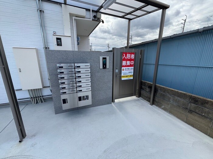 物件外観写真2　(エントランス部分)