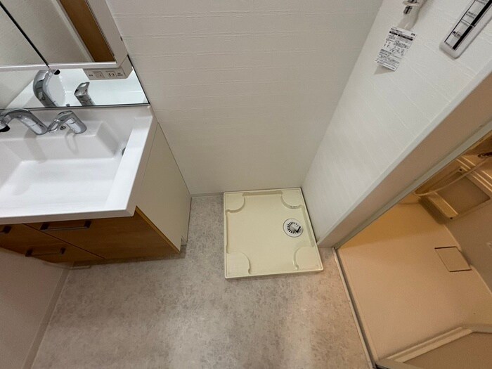 物件内観写真10　(洗濯機置場)