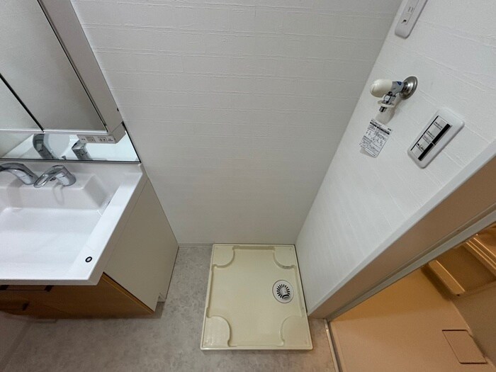 物件内観写真11　(洗濯機置場)