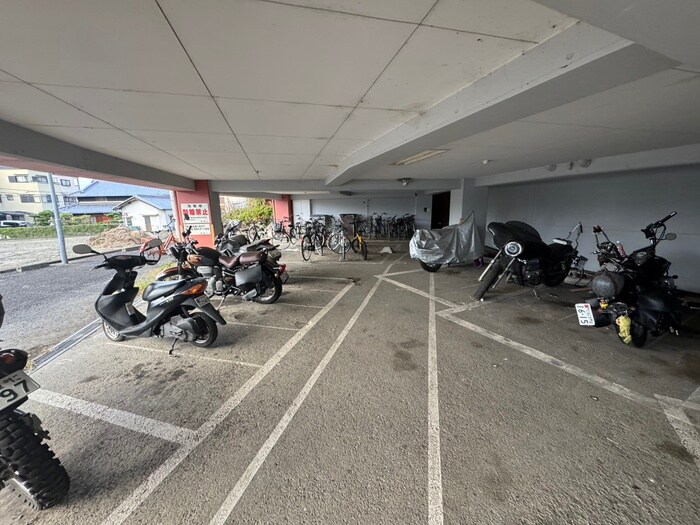 物件外観写真5　(駐輪場)