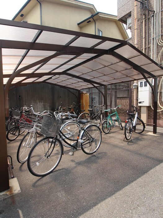 物件外観写真3　(駐輪場)