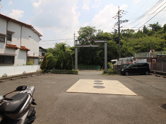 物件外観写真6　(駐車場)