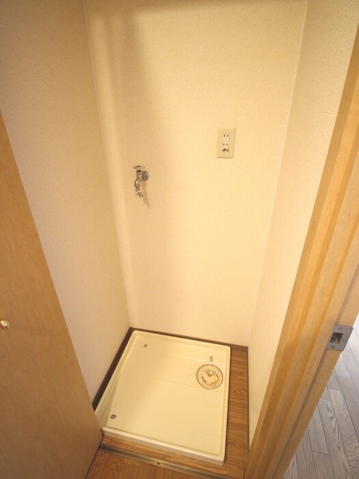 物件内観写真9　(洗濯機置場)