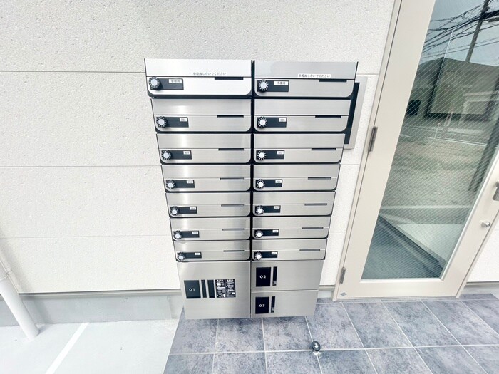 物件外観写真4　(エントランス部分)