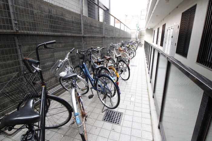 物件外観写真2　(駐輪場)