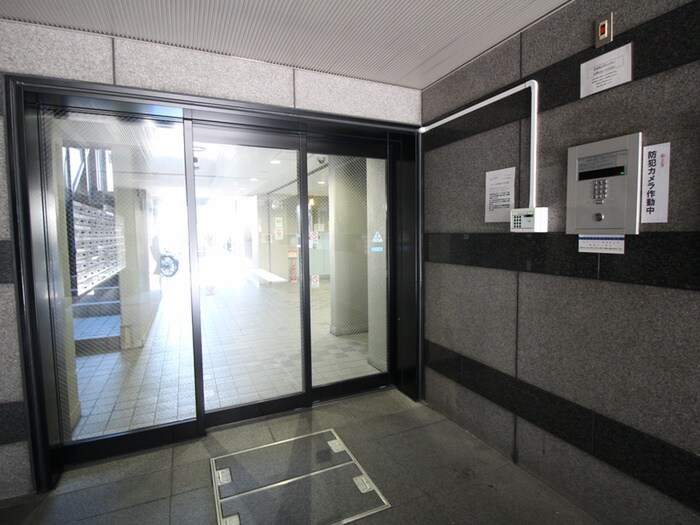 物件外観写真3　(エントランス部分)