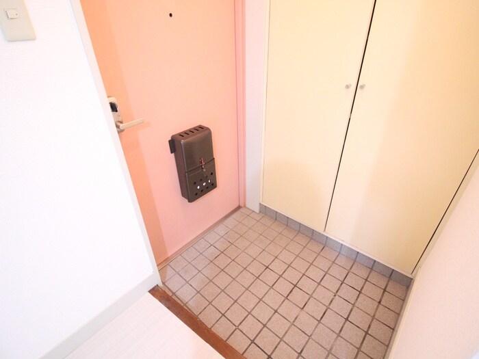 物件内観写真18　(玄関)