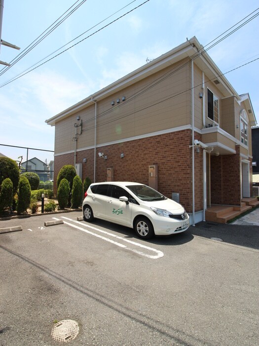 物件外観写真5　(駐車場)