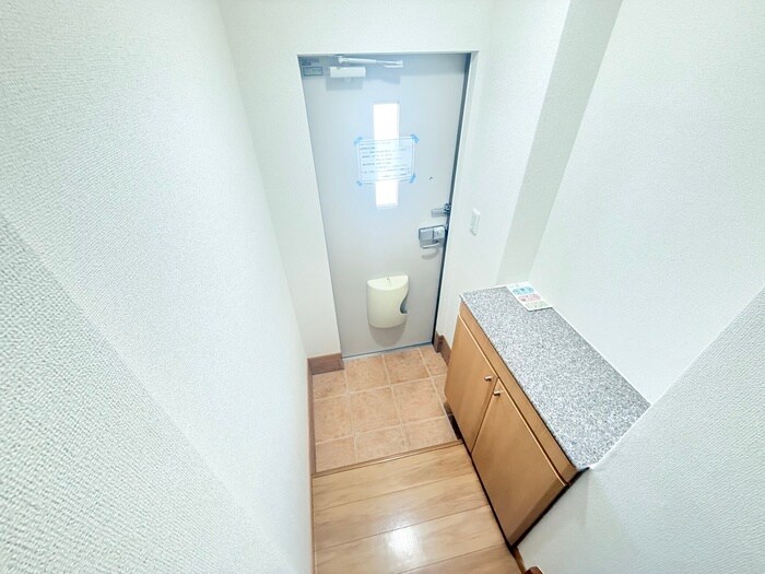 物件内観写真15　(玄関)