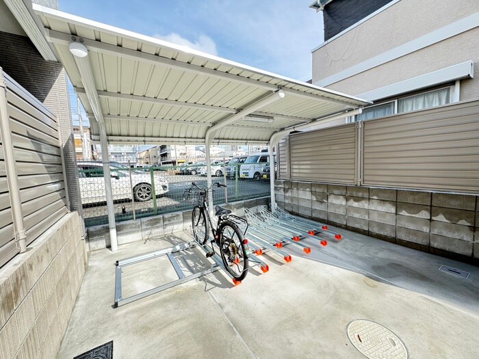 物件外観写真4　(駐輪場)