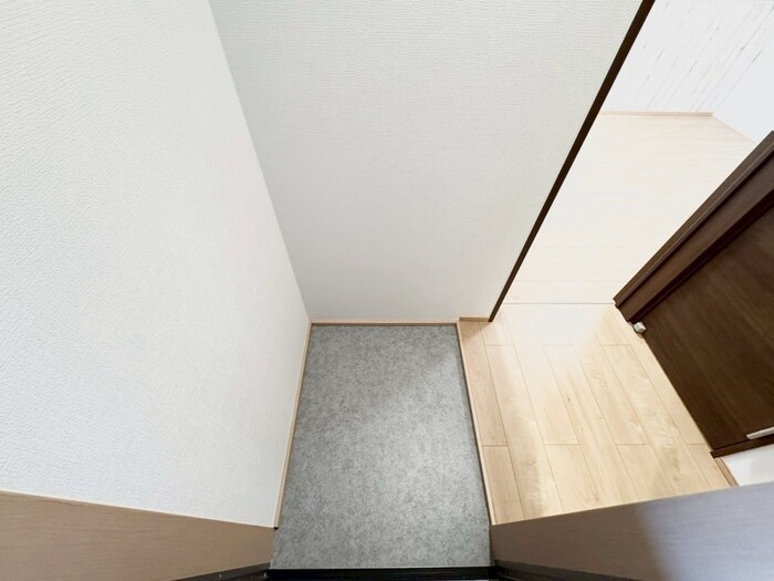 物件内観写真6　(玄関)