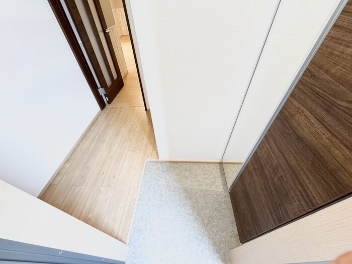 物件内観写真6　(玄関)