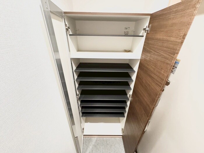 物件内観写真7　(靴箱)