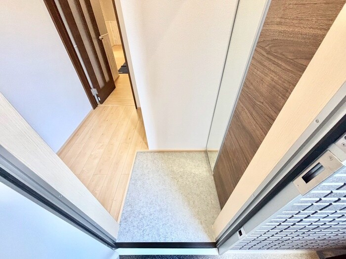 物件内観写真13　(玄関)