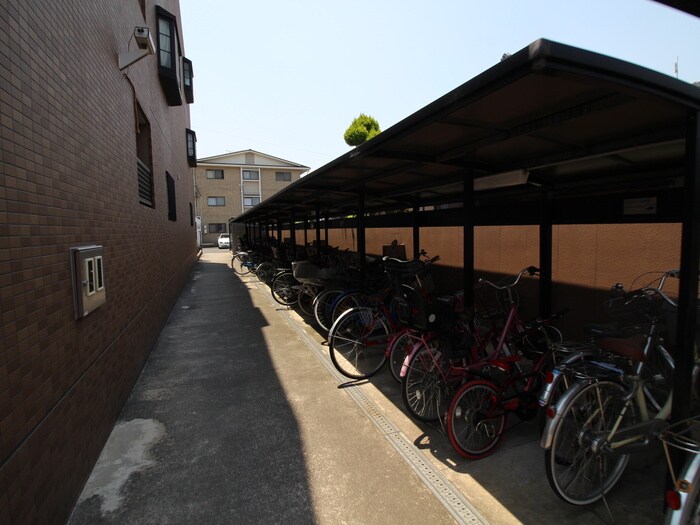 物件外観写真4　(駐輪場)