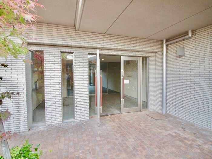 物件外観写真5　(エントランス部分)