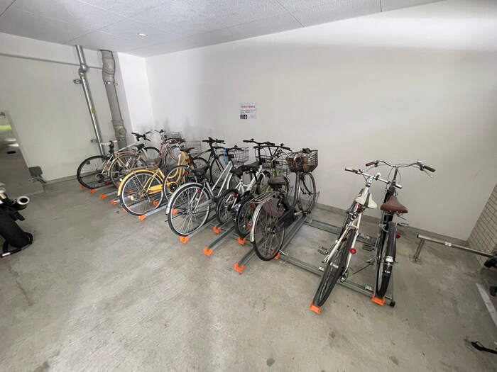 物件外観写真6　(駐輪場)