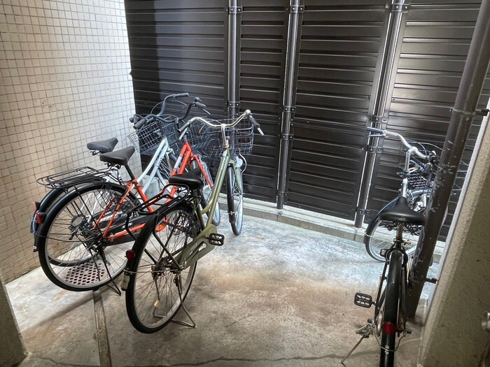 物件外観写真6　(駐輪場)