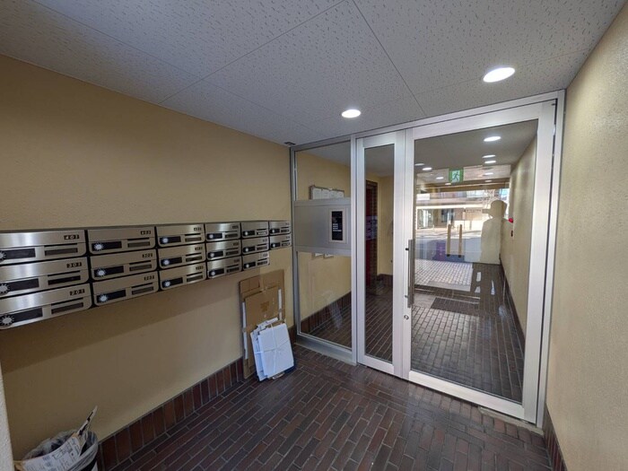 物件外観写真4　(エントランス部分)